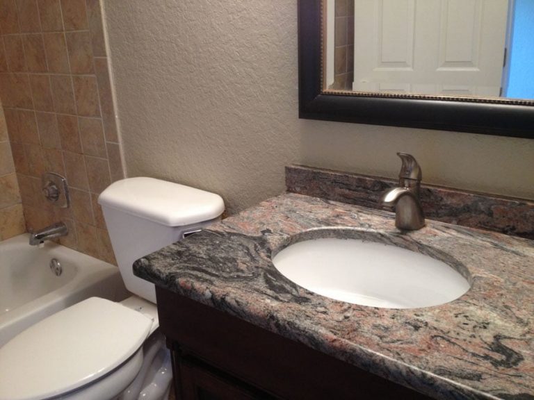 salle de bain avec marbre du condo SB2 a vendre en floride