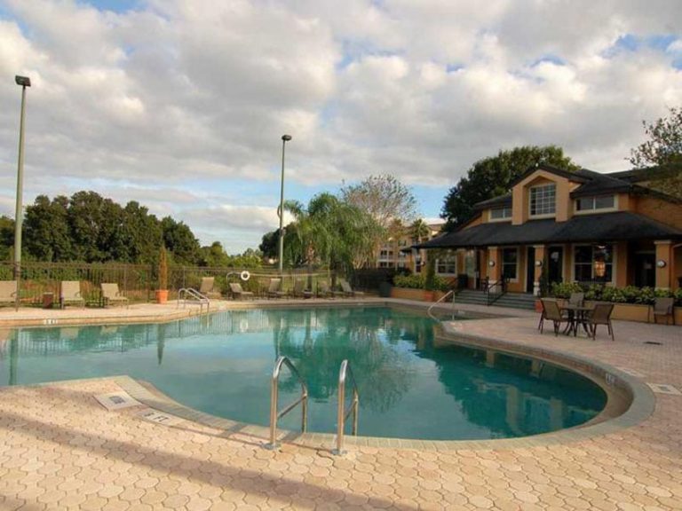 belle piscine de la residence sun brook en floride