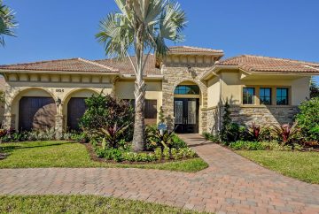 photo de la façade d'une maison individuelle en floride