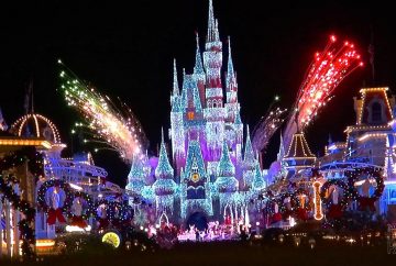 Feux d'artifices de Magic Kingdom pour Noël à Orlando