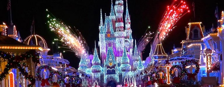 Feux d'artifices de Magic Kingdom pour Noël à Orlando