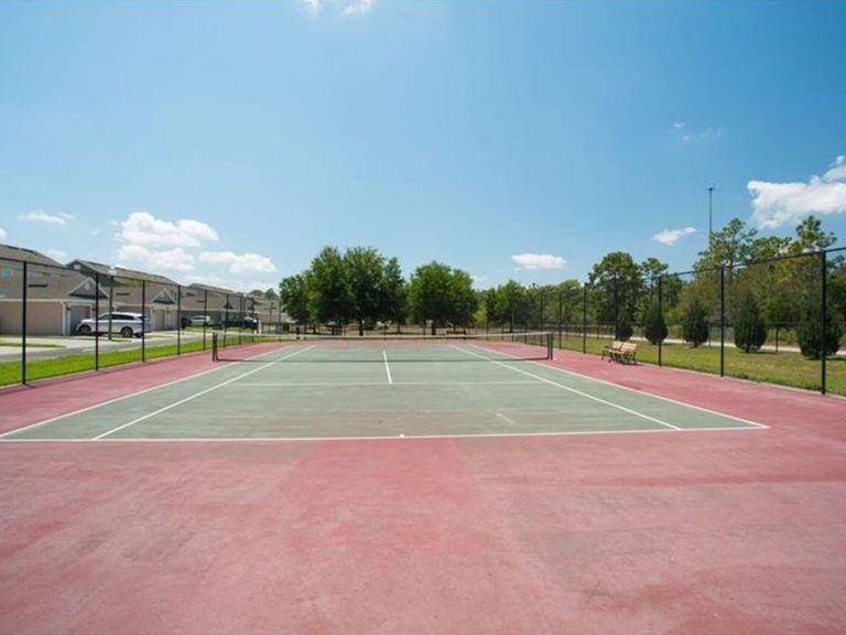 terrain de tennis réservé aux résidents