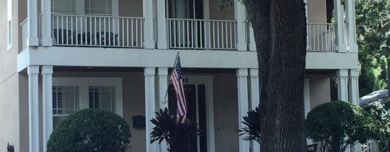 devanture d'une maison de type colonial à Orlando en floride