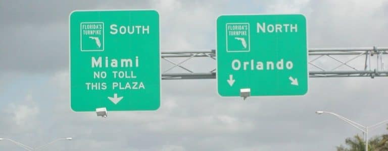 Panneaux de signalisation sur la Turnpike de Floride