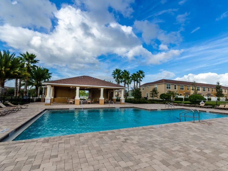 piscine collective dans une copropriété de maisons en Floride à Orlando