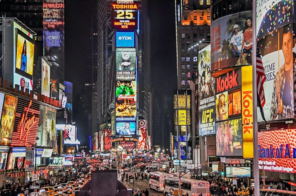 new york times square, magasins et affiches lumineuses, black friday