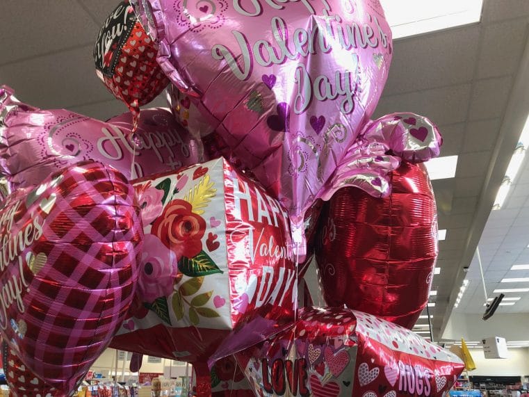 Les magasins de Floride vendent des ballons spéciaux pour la Saint Valentin 